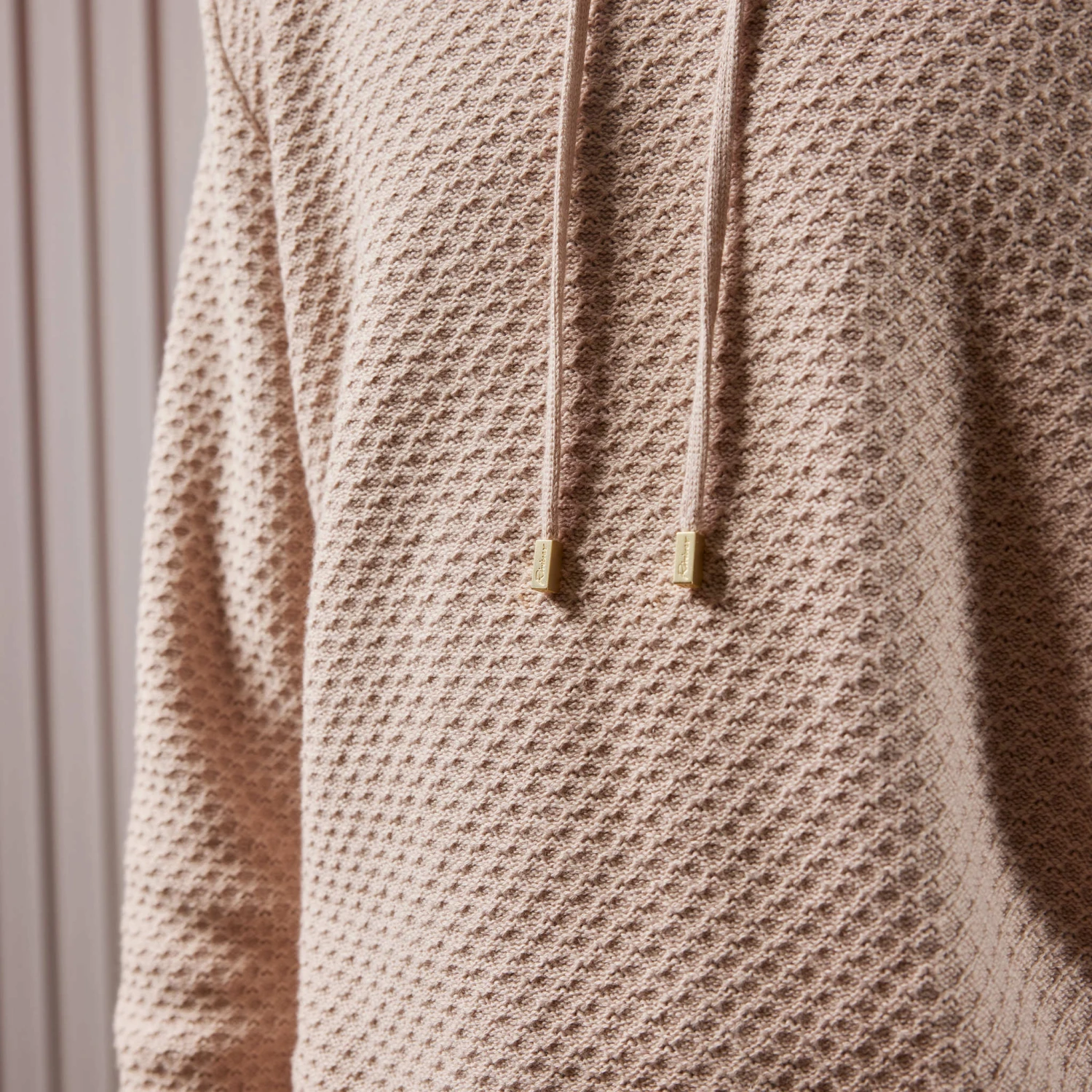 Pull à Capuche Camel(Pull A Capuche En Maille Losange) 6 Pull à Capuche Camel(Pull A Capuche En Maille Losange) – Image 4